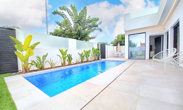 Venta - Chalet Independiente -
Pilar de la Horadada