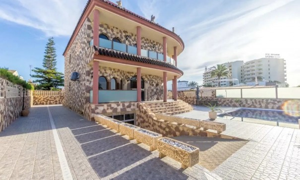 Sale - Detached Villa -
Orihuela Costa - La Zenia
