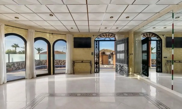 Sale - Detached Villa -
Orihuela Costa - La Zenia