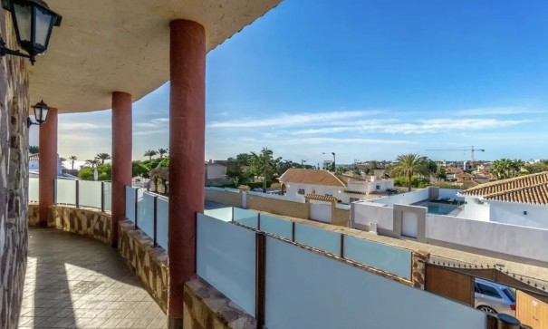 Sale - Detached Villa -
Orihuela Costa - La Zenia