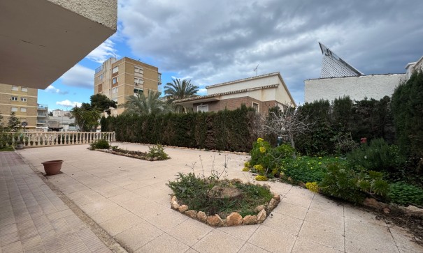 Herverkoop - Vrijstaande Villa -
Orihuela Costa - La Zenia