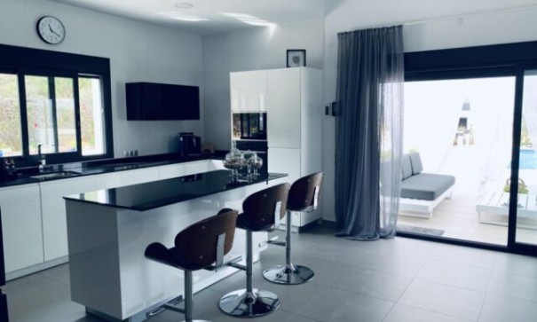 Resale - Freistehende Villa -
Hondón de las Nieves