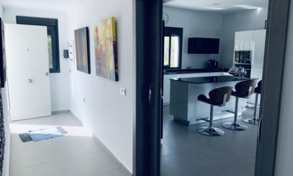 Återförsäljning - Fristående villa -
Hondón de las Nieves