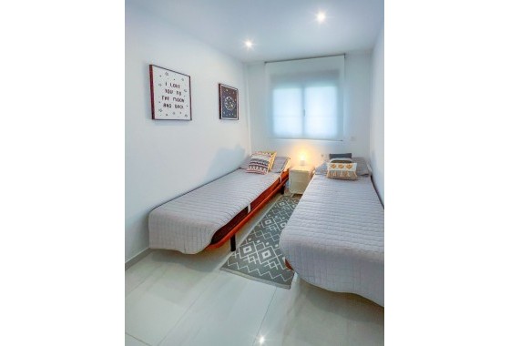 Revente - Maison de ville -
Bigastro