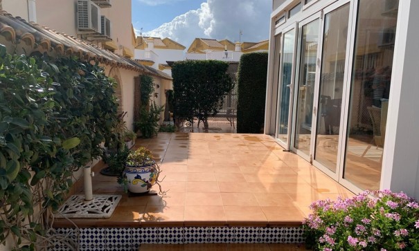 Sale - Detached Villa -
Guardamar del Segura - Guardamar - El Raso