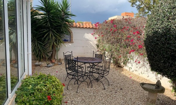 Sale - Detached Villa -
Guardamar del Segura - Guardamar - El Raso