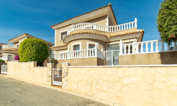 Sale - Detached Villa -
Torrevieja - Los altos