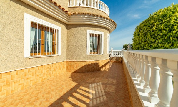 Sale - Detached Villa -
Torrevieja - Los altos