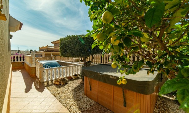 Sale - Detached Villa -
Torrevieja - Los altos