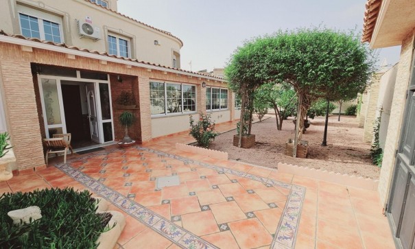 Revente - Villa Individuelle -
Torrevieja - La Siesta - El Salado - Torreta