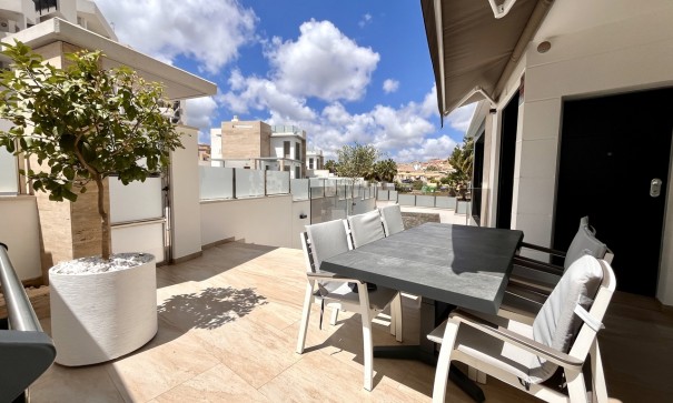 Återförsäljning - Fristående villa -
Villamartín