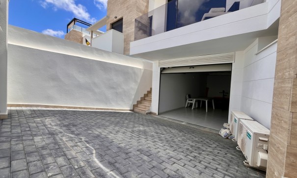 Återförsäljning - Fristående villa -
Villamartín