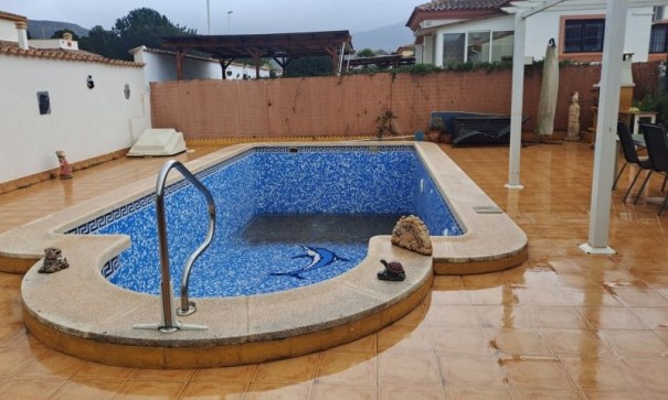 Resale - Freistehende Villa -
Hondón de las Nieves