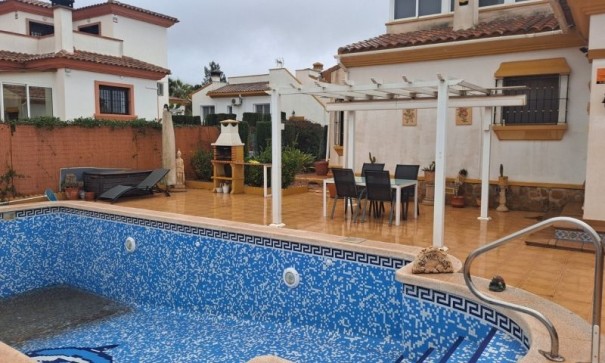 Resale - Freistehende Villa -
Hondón de las Nieves