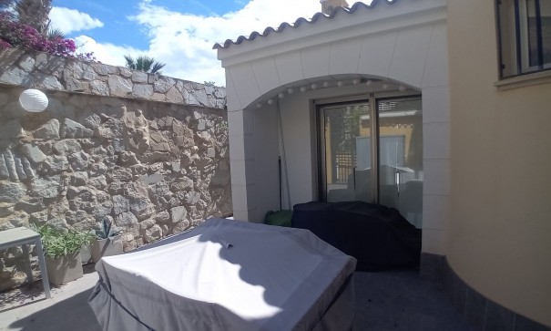 Återförsäljning - Fristående villa -
Algorfa - La Finca Golf
