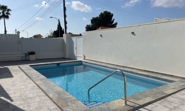 Sale - Detached Villa -
Torrevieja - San Luis