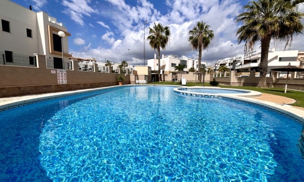 Venta - Casa de pueblo -
Villamartín