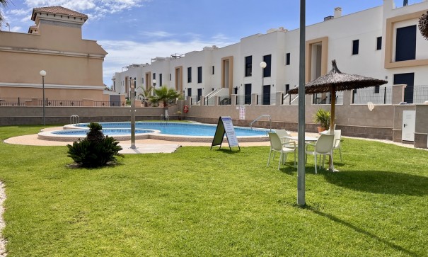 Venta - Casa de pueblo -
Villamartín