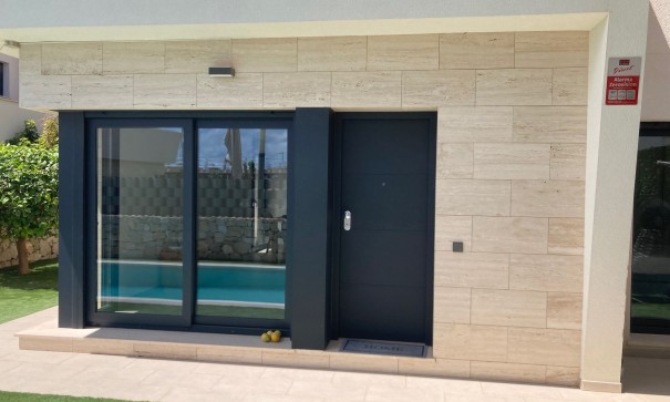 Återförsäljning - Villa i parhus -
Pilar de la Horadada