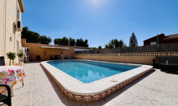 Herverkoop - Vrijstaande Villa -
San Miguel de Salinas