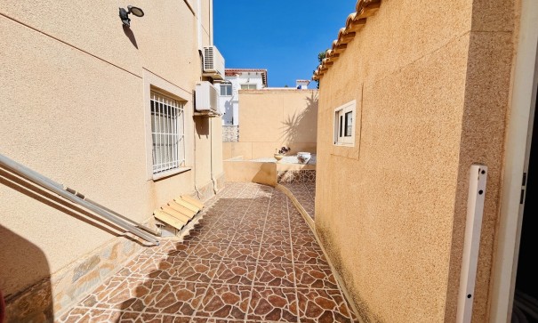 Herverkoop - Vrijstaande Villa -
San Miguel de Salinas