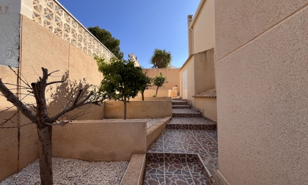 Herverkoop - Vrijstaande Villa -
San Miguel de Salinas