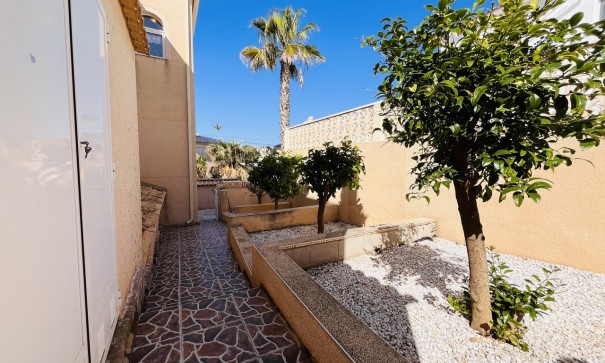 Herverkoop - Vrijstaande Villa -
San Miguel de Salinas