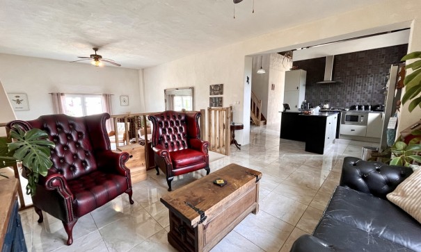 Återförsäljning - Finca lantlig egendom -
Dolores