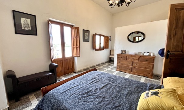 Återförsäljning - Finca lantlig egendom -
Dolores