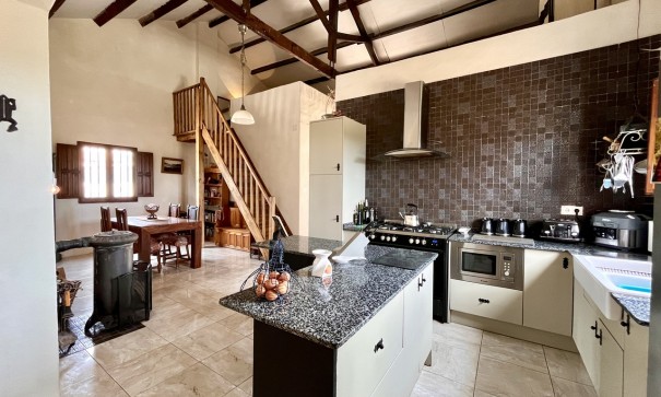 Återförsäljning - Finca lantlig egendom -
Dolores