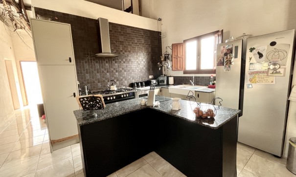 Återförsäljning - Finca lantlig egendom -
Dolores