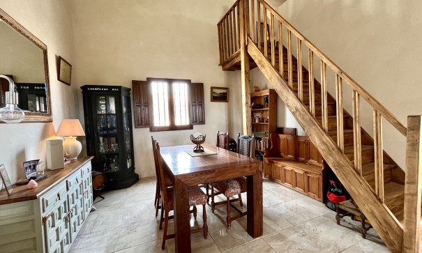 Återförsäljning - Finca lantlig egendom -
Dolores