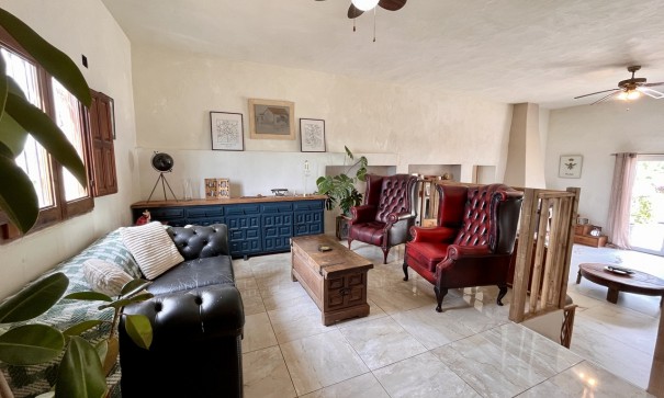 Återförsäljning - Finca lantlig egendom -
Dolores