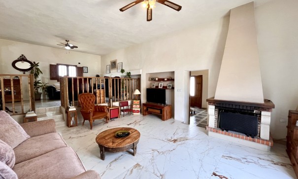 Återförsäljning - Finca lantlig egendom -
Dolores