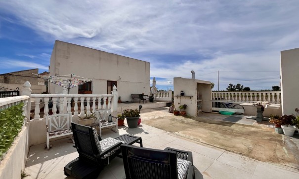 Återförsäljning - Finca lantlig egendom -
Dolores