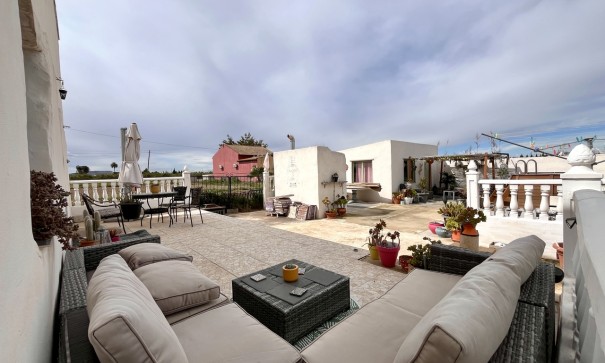 Återförsäljning - Finca lantlig egendom -
Dolores