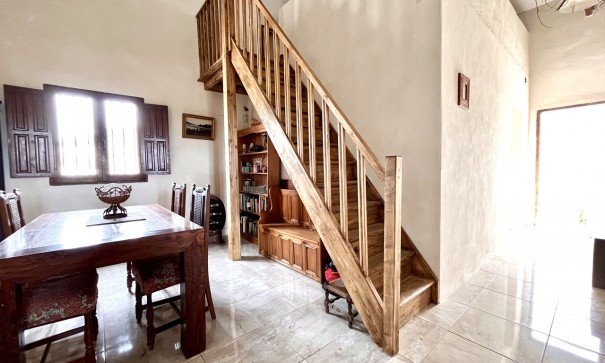 Återförsäljning - Finca lantlig egendom -
Dolores