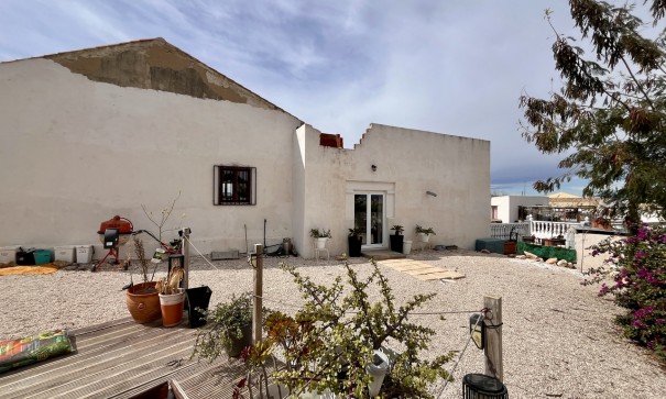 Återförsäljning - Finca lantlig egendom -
Dolores