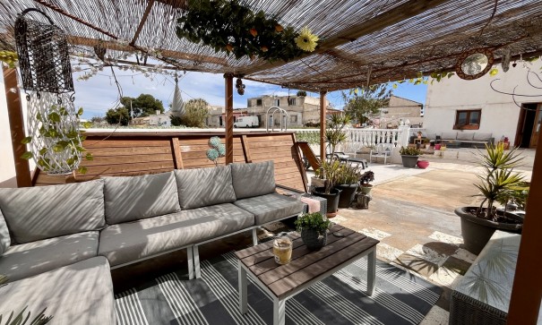 Återförsäljning - Finca lantlig egendom -
Dolores