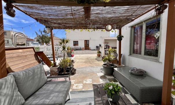 Återförsäljning - Finca lantlig egendom -
Dolores