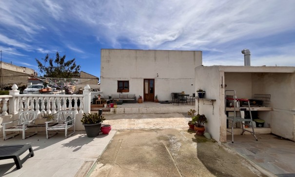 Återförsäljning - Finca lantlig egendom -
Dolores