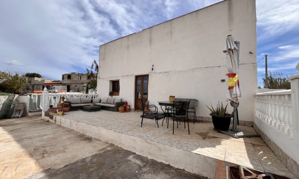 Återförsäljning - Finca lantlig egendom -
Dolores