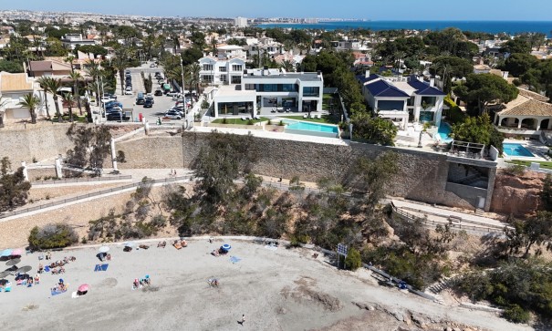 Venta - Chalet Independiente -
La Zenia