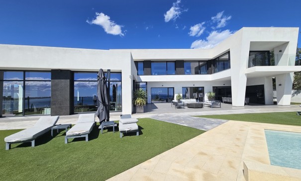 Venta - Chalet Independiente -
La Zenia