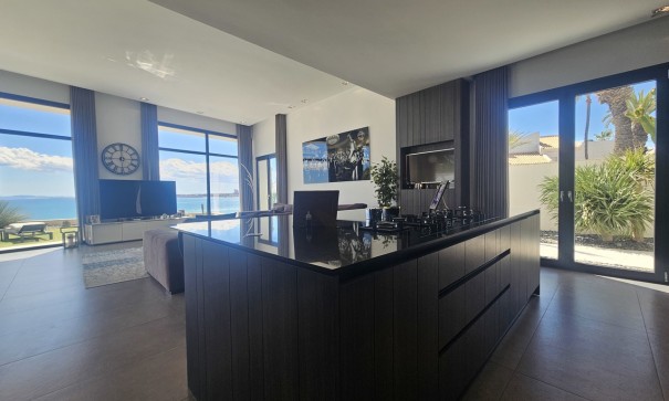 Venta - Chalet Independiente -
La Zenia