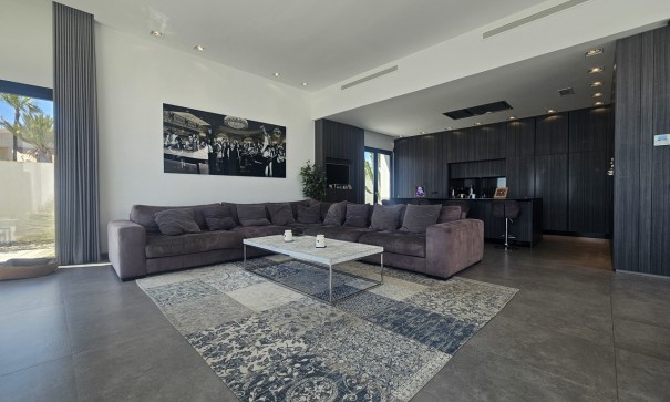 Venta - Chalet Independiente -
La Zenia