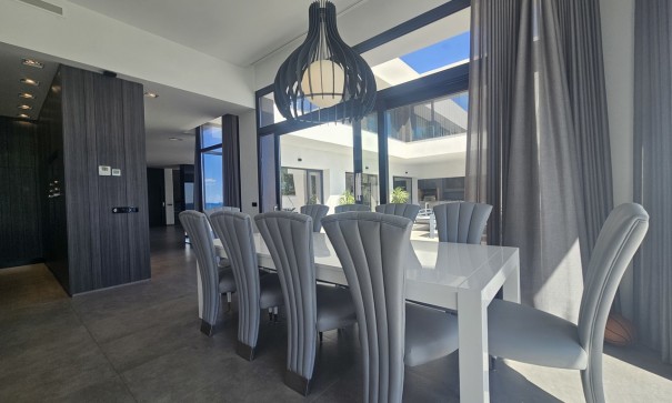 Venta - Chalet Independiente -
La Zenia