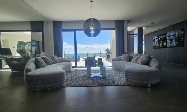 Venta - Chalet Independiente -
La Zenia