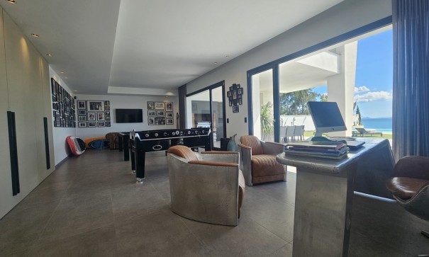 Venta - Chalet Independiente -
La Zenia