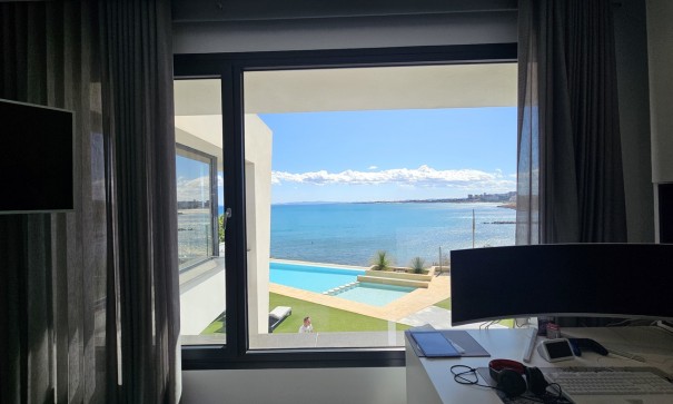 Venta - Chalet Independiente -
La Zenia